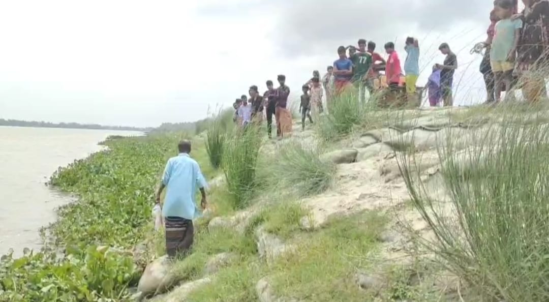 রায়পুরায় মেঘনা নদী থেকে অজ্ঞাত যুবকের মরদেহ উদ্ধার - শিরোনাম প্রতিদিন।।