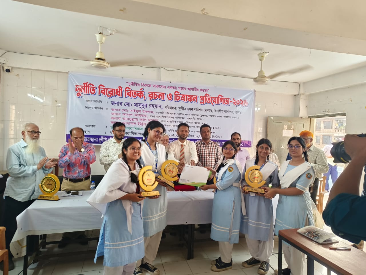 দুর্নীতি বিরোধী বিতর্ক ও চিত্রাঙ্কন প্রতিযোগিতায় সিদ্বেশ্বরী গার্লস স্কুলের সাফল্য