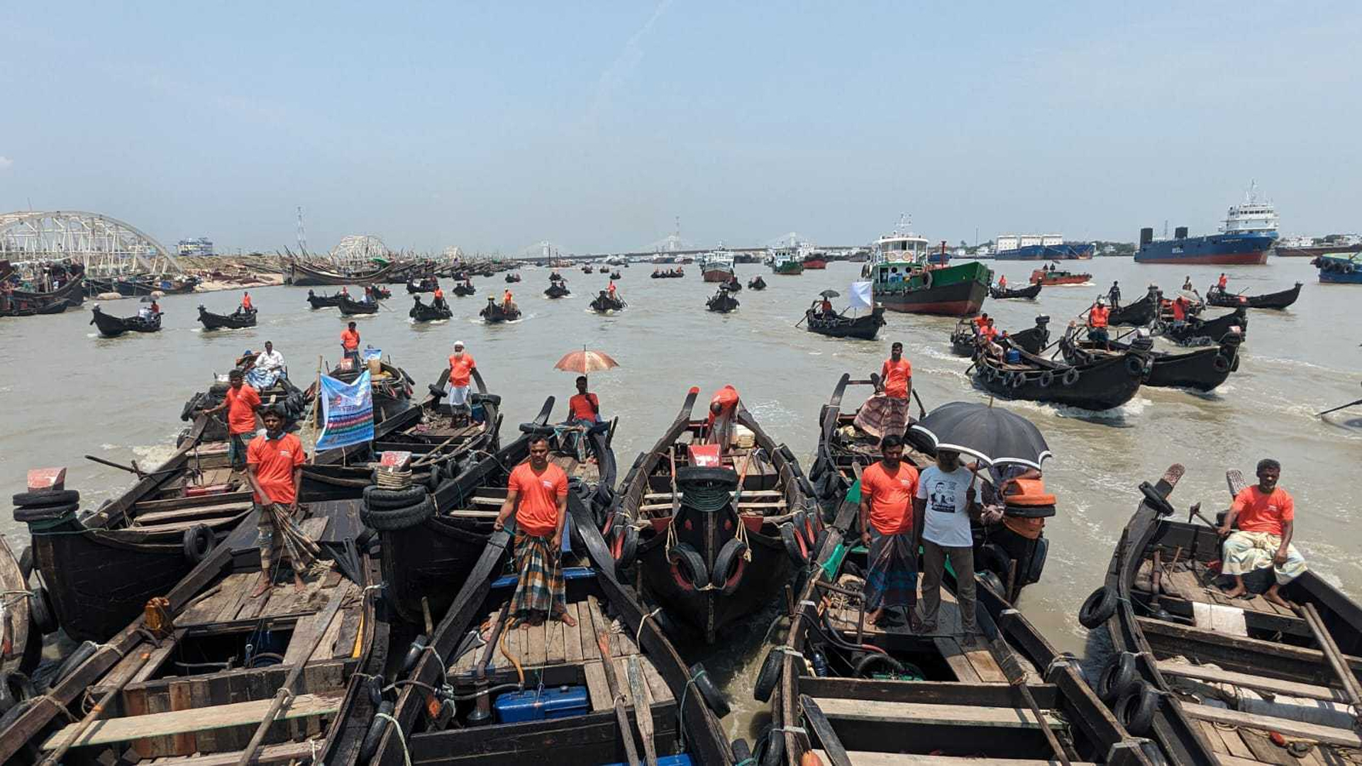 কর্ণফুলীকে দখল ও দূষণমুক্ত রাখতে সাম্পান শোভাযাত্রা